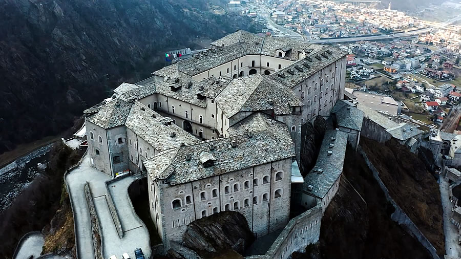 Turismo cinematográfico en Italia: de la pantalla grande a los viajes y caminatas