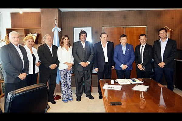 -Reunin de Gustavo Santos con Gobernador del Chaco y autoridades de turismo-