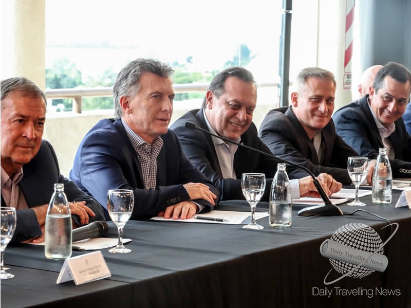 -Mauricio Macri, Gustavo Santos y autoridades en la Mesa de Turismo en Crdoba-
