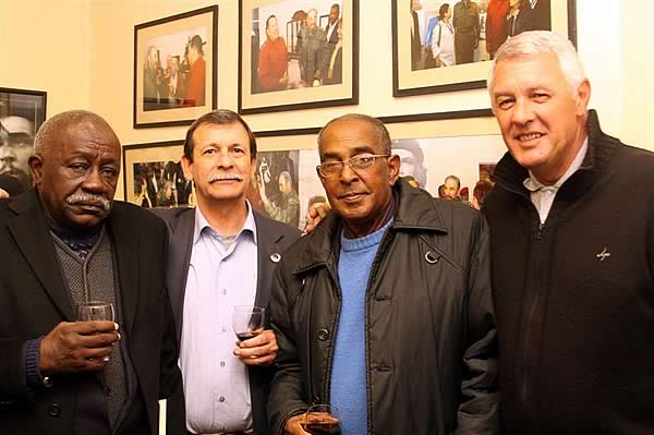 -Vctor Dreke; Jorge Lamadrid, embajador de Cuba en Argentina; Harry Villegas Pombo y Mario Bonfigli.-