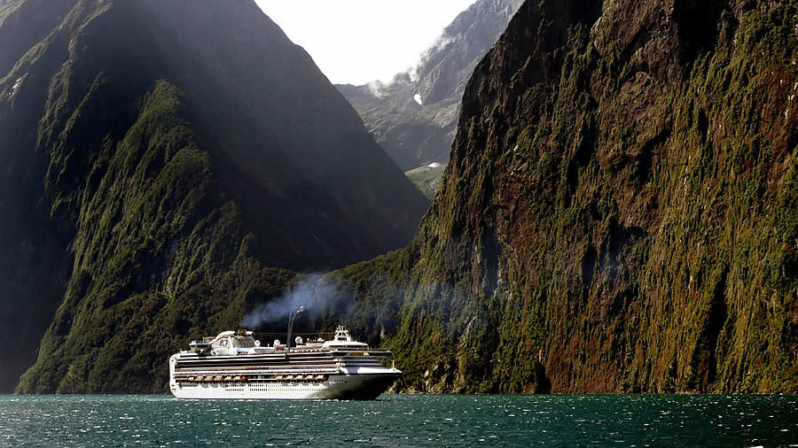 Cruceros: Lujo y aventura en el agua