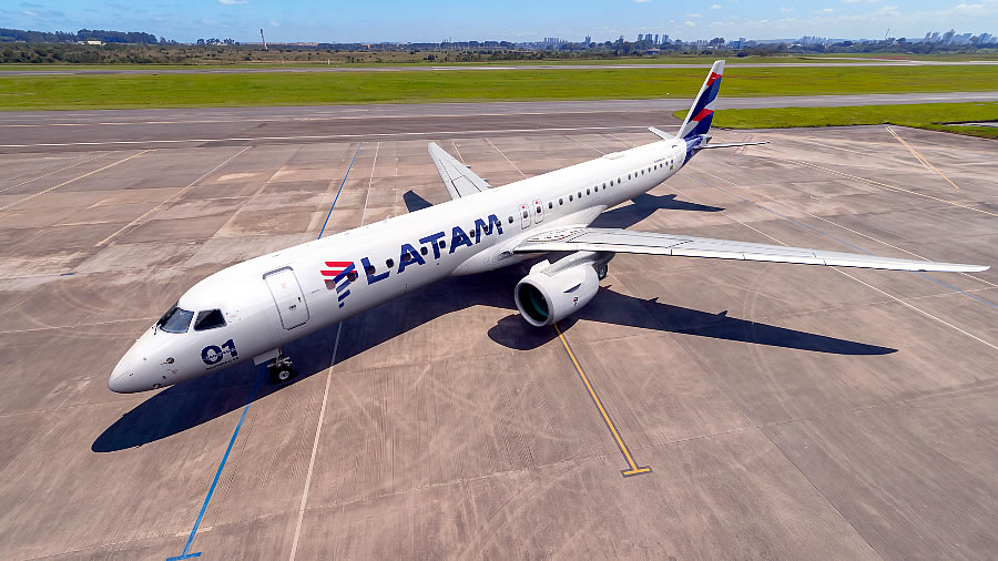 LATAM Airlines Brasil y Embraer celebran el primer E195-E2 de la aerol&iacute;nea