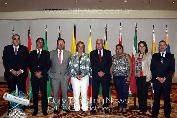 -El ministro de Turismo de la Naci�n, Enrique Meyer. ministros y autoridades del UNASUR-