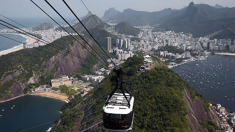 -Brasil prev recibir ms de un milln de visitantes extranjeros por va area-