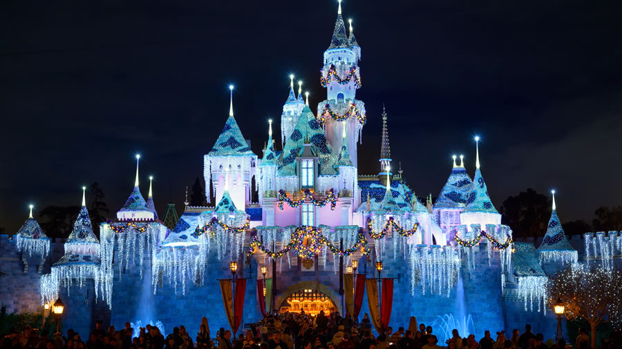 -Las Fiestas en el Disneyland Resort regresan con tradiciones clásicas y festivales favoritos -
