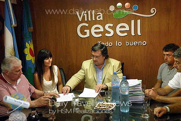 -Joreg Erneta, N�stor Otero - Firma acuerdo construcci�n nueva terminal �mnibus Villa Gesell-