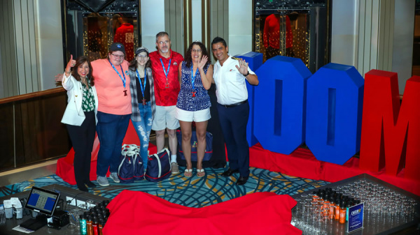Carnival Cruise Line celebra los 100 millones de huspedes a bordo