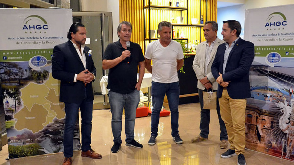 La dirigencia empresaria de FEHGRA regin NEA sesion en Federacin, Entre Ros