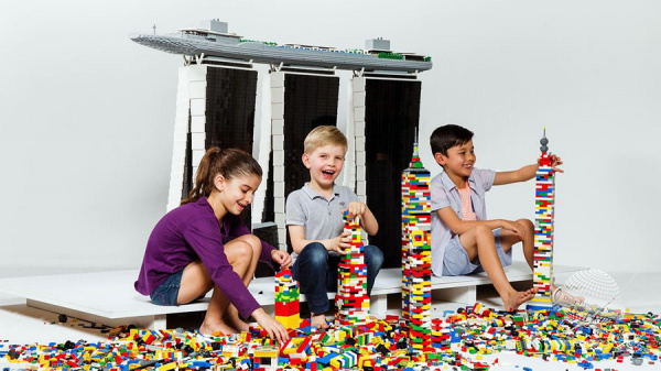 La exposición Towers of Tomorrow con LEGO Bricks llega Michigan Science Center