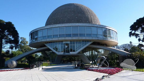 Julio en el Planetario: experiencias para viajar por el universo en vacaciones de invierno