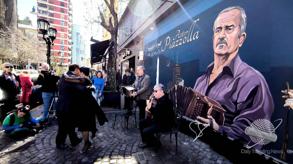 �Un Pop para Piazzolla�: San Telmo sum� un nuevo homenaje al gran maestro del tango